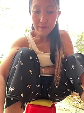 Snapshot of Huonglyna chatting on 04-16-26, 07:20 Huonglyna online show from 04-16-26, 07:20