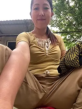 Snapshot of Huonglyna chatting on 04-19-26, 03:28 Huonglyna online show from 04-19-26, 03:28