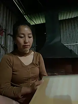 Snapshot of Huonglyna chatting on 05-01-26, 02:27 Huonglyna online show from 05-01-26, 02:27