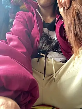 Snapshot of Huonglyna chatting on 05-08-26, 04:18 Huonglyna online show from 05-08-26, 04:18