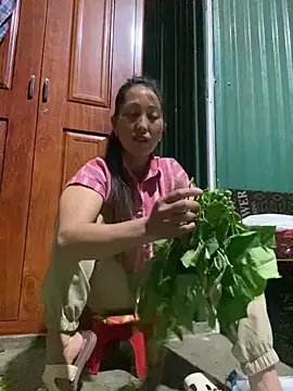 Snapshot of Huonglyna chatting on 05-16-26, 12:26 Huonglyna online show from 05-16-26, 12:26