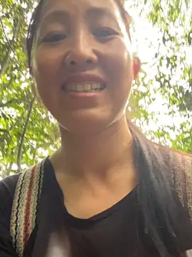Snapshot of Huonglyna chatting on 05-20-26, 01:56 Huonglyna online show from 05-20-26, 01:56
