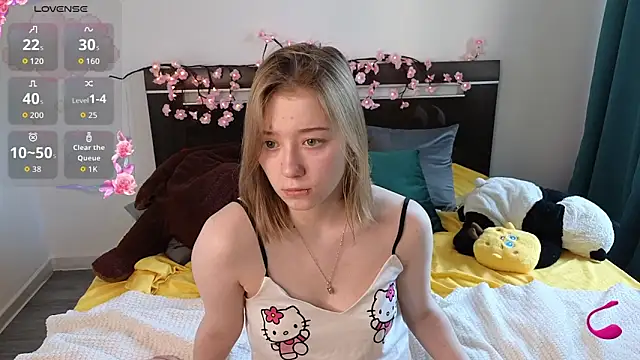 Snapshot of luniera chatting on 06-14-26, 03:19 luniera online show from 06-14-26, 03:19