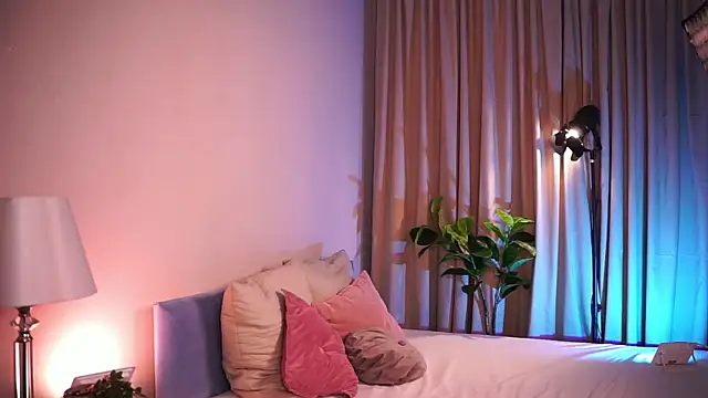 Naomi Hotter online show from 05-14-26, 05:36