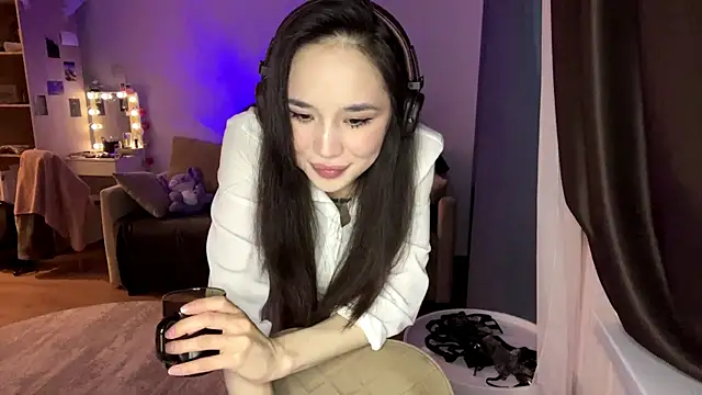 Elizabetswan online show from 05-17-26, 12:41