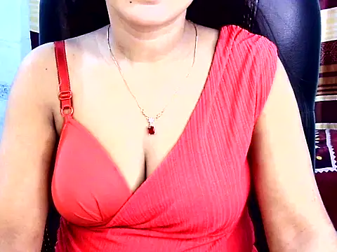 Snapshot of Noor_Zarin chatting on 04-21-26, 01:29 Noor Zarin online show from 04-21-26, 01:29