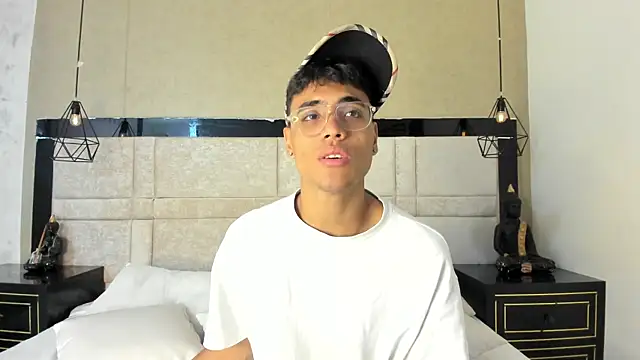 Snapshot of DannTaylor chatting on 04-23-26, 12:40 DannTaylor online show from 04-23-26, 12:40