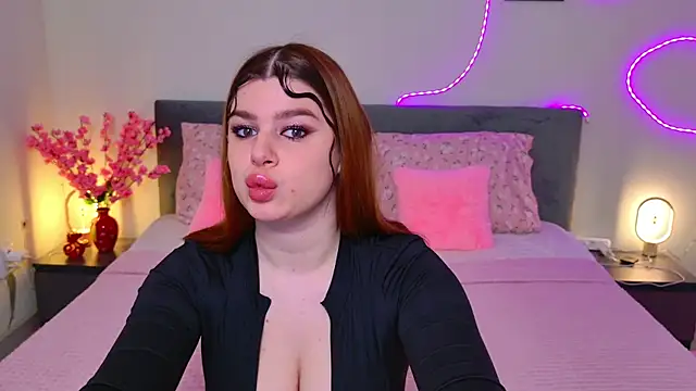 Snapshot of moneyforPeaches chatting on 04-13-26, 04:45 moneyforPeaches online show from 04-13-26, 04:45