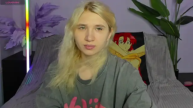 Snapshot of Kitty_Blondie chatting on 04-06-26, 02:20 Kitty Blondie online show from 04-06-26, 02:20