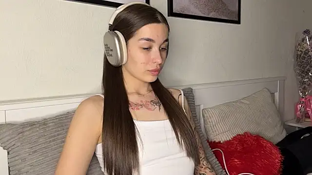 Snapshot of NoBurtenGirl chatting on 04-03-26, 06:50 NoBurtenGirl online show from 04-03-26, 06:50