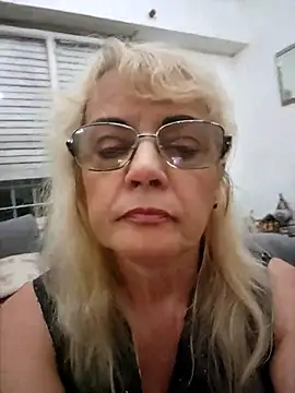 MatureElegantWidow online show from 04-15-26, 01:01