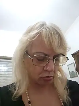 MatureElegantWidow online show from 05-19-26, 11:55