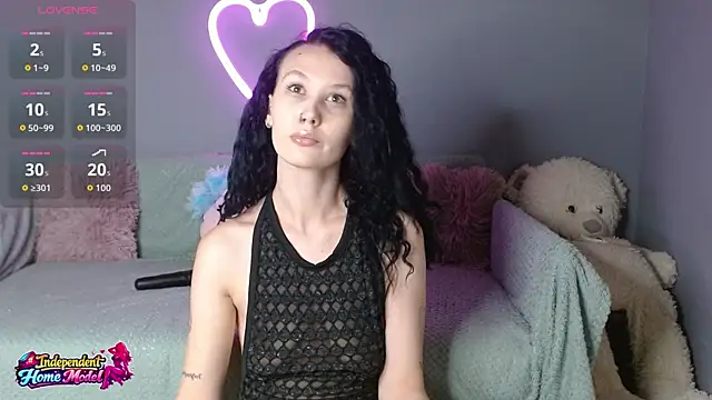 Snapshot of Bea_doll chatting on 07-06-26, 01:24 Bea doll online show from 07-06-26, 01:24