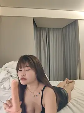 Snapshot of EIiauk2000-MM chatting on 04-03-26, 01:09 EIiauk2000-MM online show from 04-03-26, 01:09