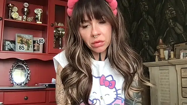 Snapshot of GoddessBetty chatting on 04-03-26, 12:58 GoddessBetty online show from 04-03-26, 12:58