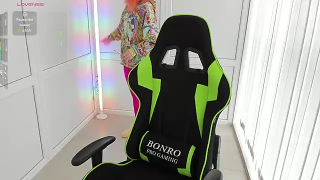 Snapshot of NightLeaf chatting on 04-06-26, 01:34 NightLeaf online show from 04-06-26, 01:34