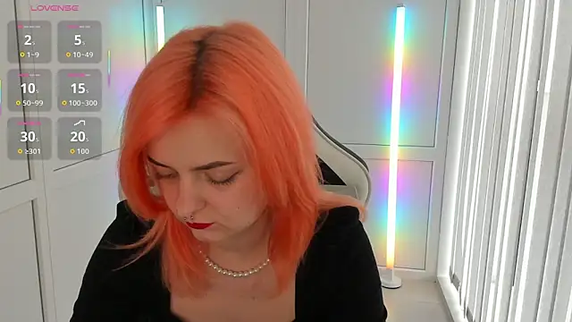 Snapshot of NightLeaf chatting on 04-10-26, 01:16 NightLeaf online show from 04-10-26, 01:16