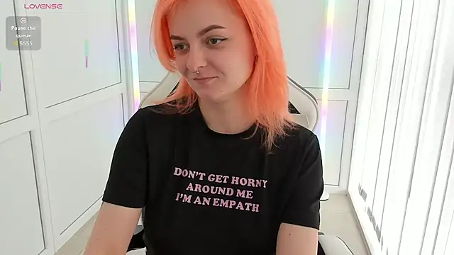 Snapshot of NightLeaf chatting on 04-11-26, 10:52 NightLeaf online show from 04-11-26, 10:52