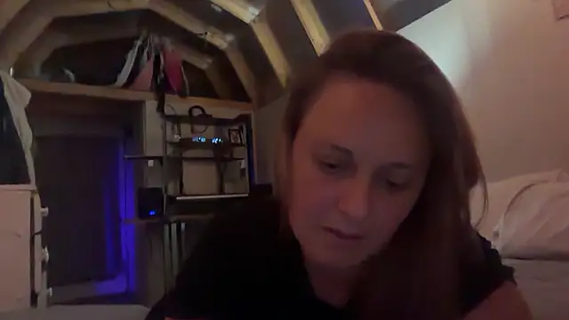 Snapshot of Threat24 chatting on 04-06-26, 02:09 Threat24 online show from 04-06-26, 02:09