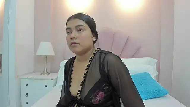 Snapshot of Amber-Rousee chatting on 04-04-26, 02:47 Amber-Rousee online show from 04-04-26, 02:47