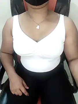 Snapshot of cute-bird- chatting on 04-03-26, 04:16 cute-bird- online show from 04-03-26, 04:16