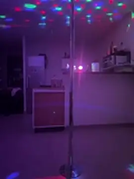 Snapshot of Miss35 chatting on 04-10-26, 08:46 Miss35 online show from 04-10-26, 08:46