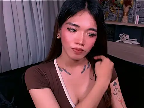 Akari hunt online show from 05-28-26, 08:17