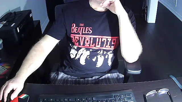 Snapshot of Shalun2000 chatting on 04-12-26, 01:05 Shalun2000 online show from 04-12-26, 01:05