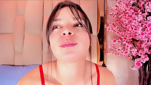 Snapshot of Lady_01 chatting on 04-09-26, 02:11 Lady 01 online show from 04-09-26, 02:11