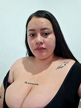 Snapshot of Stefiilove- chatting on 04-08-26, 03:23 Stefiilove- online show from 04-08-26, 03:23