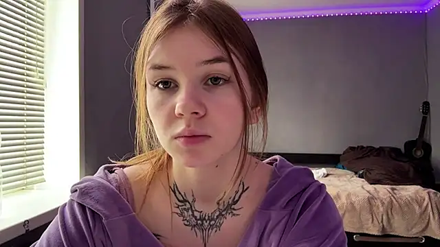 Snapshot of KellyRose chatting on 04-05-26, 08:11 KellyRose online show from 04-05-26, 08:11