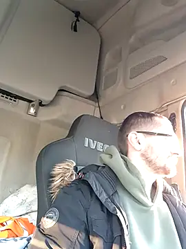 Snapshot of jozsi1995 chatting on 04-07-26, 04:57 jozsi1995 online show from 04-07-26, 04:57