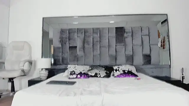 Snapshot of Ashly_bloom_ chatting on 04-15-26, 03:13 Ashly bloom online show from 04-15-26, 03:13