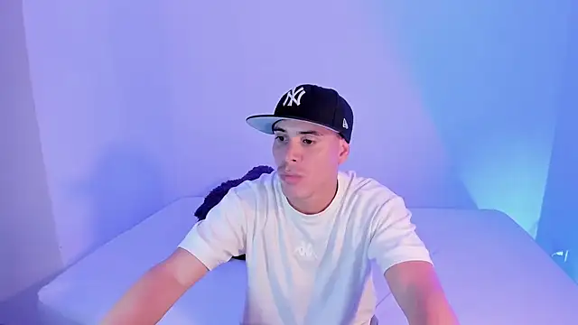 Snapshot of Axel__fierro chatting on 04-06-26, 07:48 Axel fierro online show from 04-06-26, 07:48