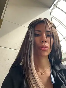 Snapshot of AlmaSajor_ chatting on 04-13-26, 02:11 AlmaSajor online show from 04-13-26, 02:11