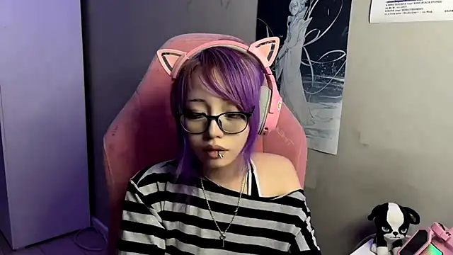 Snapshot of SaxonDibs chatting on 04-05-26, 04:04 SaxonDibs online show from 04-05-26, 04:04