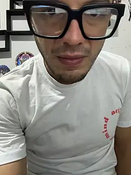 Snapshot of dexterlab_be chatting on 04-10-26, 08:13 dexterlab be online show from 04-10-26, 08:13