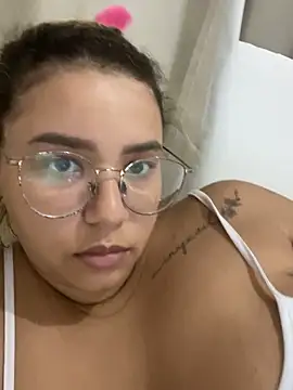 Snapshot of gabyzinha2030 chatting on 04-05-26, 04:48 gabyzinha2030 online show from 04-05-26, 04:48