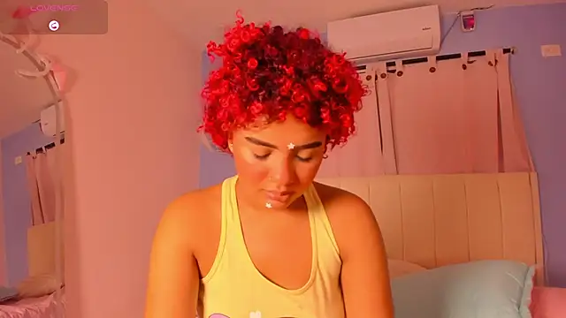 Snapshot of sweetkimmie_ chatting on 05-10-26, 12:43 sweetkimmie online show from 05-10-26, 12:43
