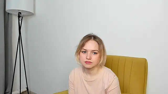 Snapshot of RoxieKaus chatting on 04-06-26, 07:31 RoxieKaus online show from 04-06-26, 07:31