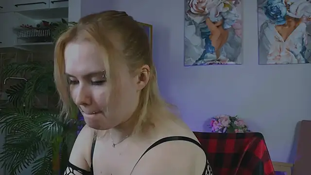 Snapshot of FionaxRider_ chatting on 04-06-26, 10:33 FionaxRider online show from 04-06-26, 10:33