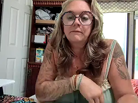 Snapshot of Blondejenn chatting on 04-07-26, 05:35 Blondejenn online show from 04-07-26, 05:35