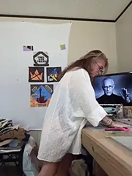 Snapshot of Blondejenn chatting on 04-10-26, 03:39 Blondejenn online show from 04-10-26, 03:39