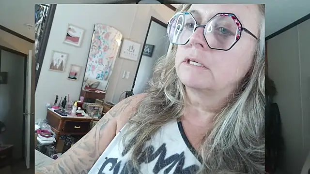Blondejenn online show from 04-23-26, 05:26