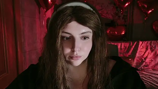 Snapshot of ArtLuna chatting on 04-05-26, 10:40 ArtLuna online show from 04-05-26, 10:40