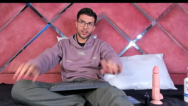 RodrigoColby2 online show from 06-12-26, 02:43