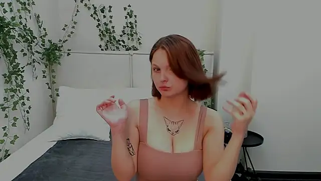 Snapshot of Charlotte_Stee chatting on 06-25-26, 02:00 Charlotte Stee online show from 06-25-26, 02:00