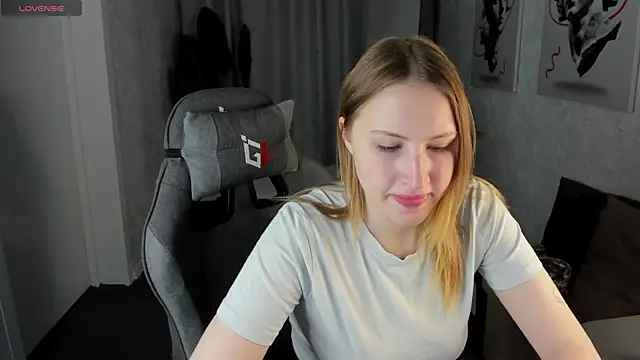 April Jackson online show from 04-13-26, 01:00