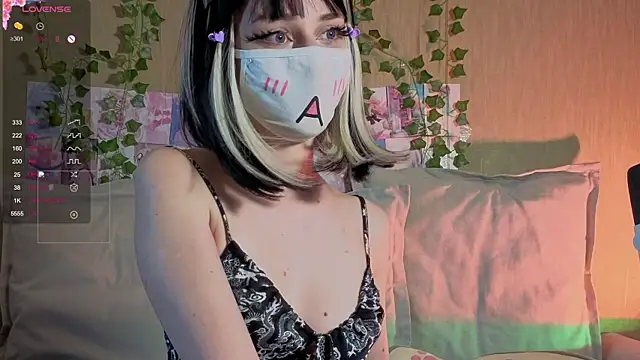 Snapshot of LunaNyanmi chatting on 06-08-26, 02:06 LunaNyanmi online show from 06-08-26, 02:06
