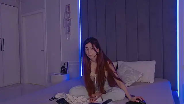 CarolineCox online show from 04-08-26, 03:01